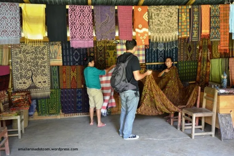 Saat Teman-Temanmu Pergi ke Luar Kota/Negeri, Sebenarnya Kamu Lebih Berharap Diberi Oleh-Oleh Ini 12