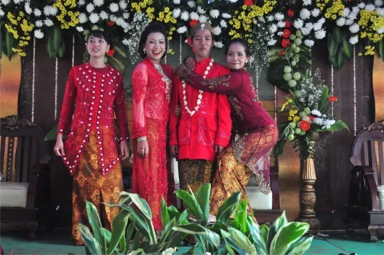 Tips Menghadiri Kondangan Pernikahan Mantan Pacar 19