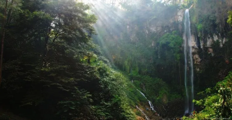 15 Destinasi Air Terjun yang Harus Kamu Kunjungi di Seluruh Indonesia 26
