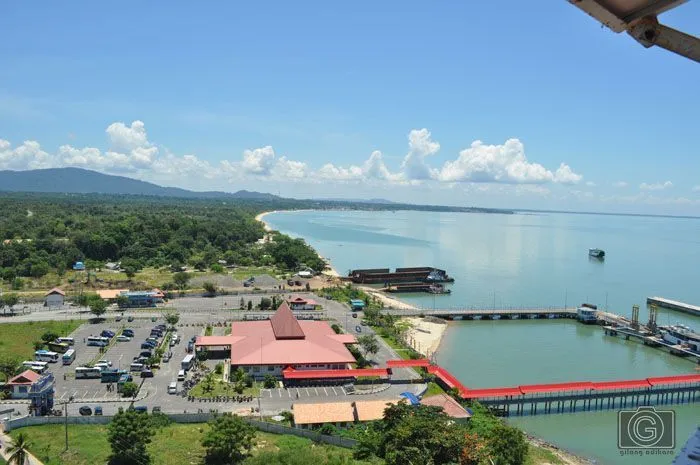 Daftar Pantai dengan Mercusuar di Indonesia, Wisatamu Nggak Hanya Sekadar Main Air 13