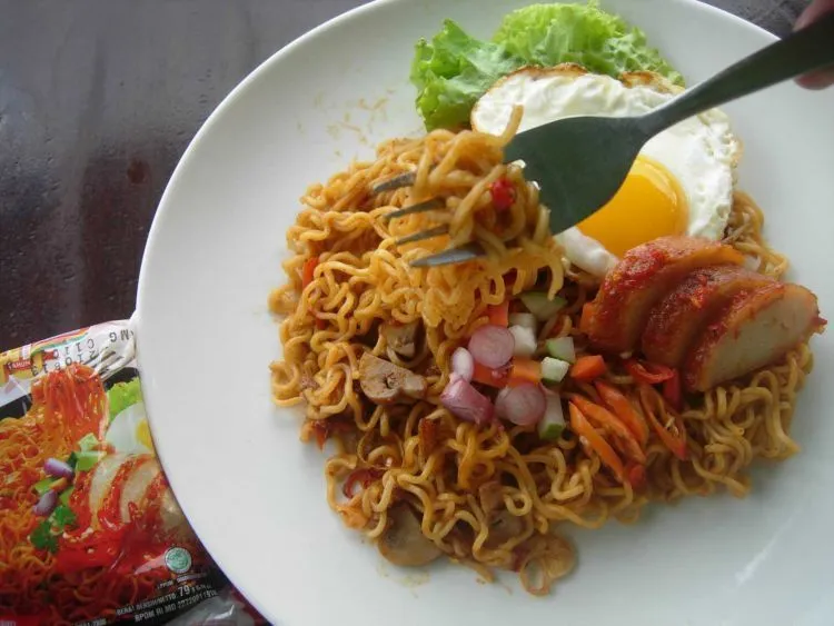 Dengan 7 Resep Ini, Mie Instan yang Persis Gambar di Bungkusnya Bisa Kamu Nikmati! 10