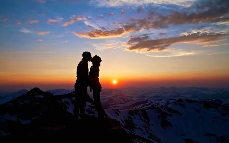 Supaya Bulan Madumu Tidak Di Kamar Saja, 9 Aktivitas Seru nan Romantis Ini Bisa Kalian Coba 11