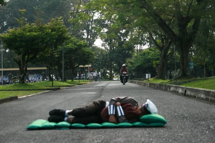 Polisi, Polisi Numpang Tanya Prok, Prok, Prok... 16