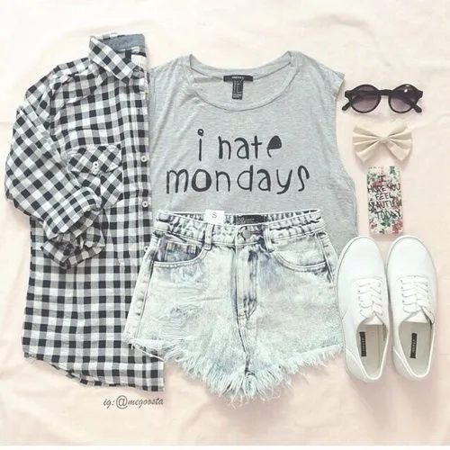 Bosan Sama Gaya yang Itu-itu Saja? Mix and Match Tumblr Tees Ini Bisa Kamu Coba! 22