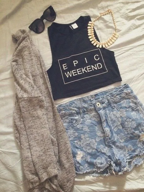 Bosan Sama Gaya yang Itu-itu Saja? Mix and Match Tumblr Tees Ini Bisa Kamu Coba! 24
