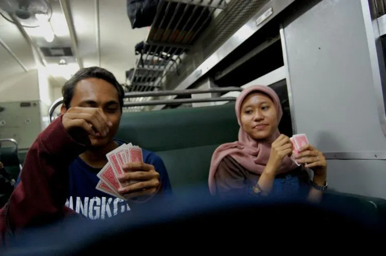 Ketika Perjalanan Panjang Terasa Membosankan, 12 Hal Ini Bisa Membuatmu Tak Lagi Melongo Sendirian 23