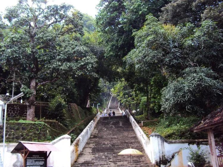 7 Destinasi Wisata Misteri Ini Wajib Kamu Kunjungi Kalau Ngaku Punya Nyali! 10