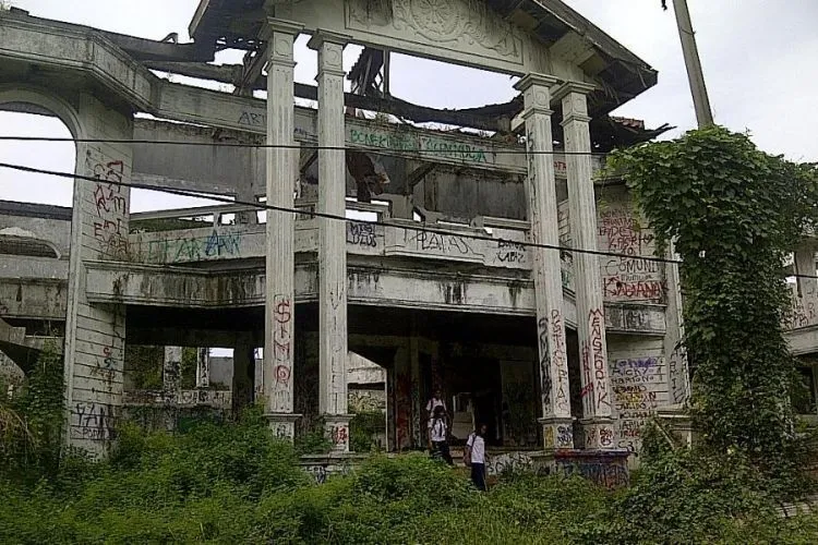 7 Destinasi Wisata Misteri Ini Wajib Kamu Kunjungi Kalau Ngaku Punya Nyali! 14