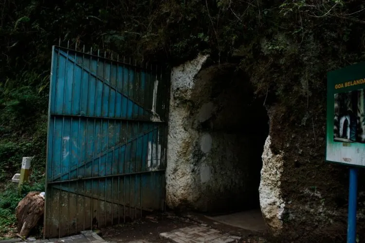 7 Destinasi Wisata Misteri Ini Wajib Kamu Kunjungi Kalau Ngaku Punya Nyali! 8