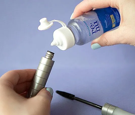 10 Make-up Hacks Canggih Ini Membuat Keribetanmu Berdandan Resmi Pergi! 13