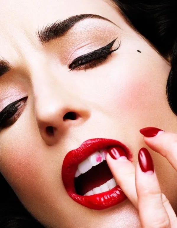 10 Make-up Hacks Canggih Ini Membuat Keribetanmu Berdandan Resmi Pergi! 16