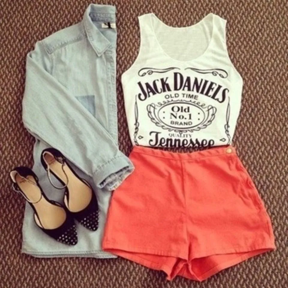 Bosan Sama Gaya yang Itu-itu Saja? Mix and Match Tumblr Tees Ini Bisa Kamu Coba! 23