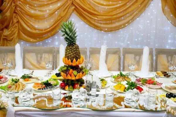 Tips Makan Gratis dan Enak di Kondangan Pengantin yang Gak Kamu Kenal 20