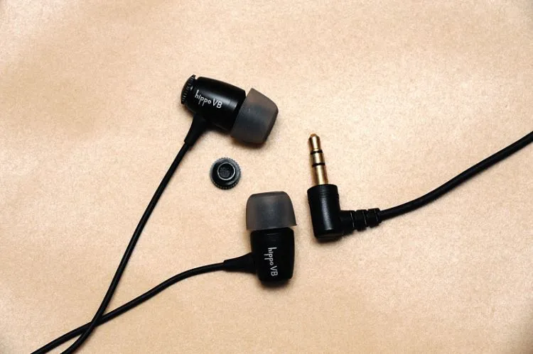 9 Tips Merawat Earphone yang Wajib Kamu Tahu, Biar Nggak Kesepian 10