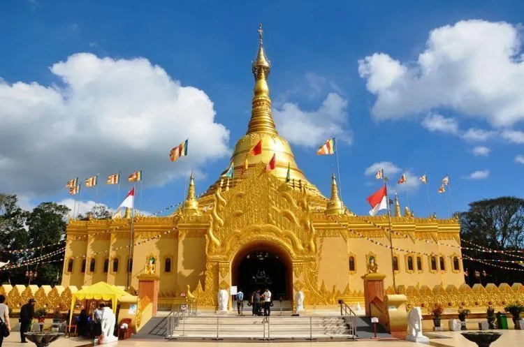 6 Destinasi Di Indonesia yang Keelokannya Menyamai Tempat-Tempat Wisata Andalan Di Thailand 12