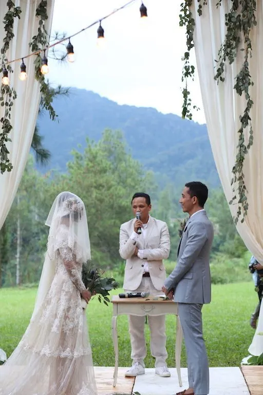 Ingin Punya Pernikahan Unik di Hutan Pinus Seperti Andien? Andalkan Saja 7 Tips dari Hipwee Ini! 14