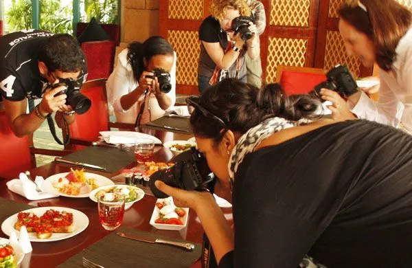Kegundahan Hati Orang-orang yang Foto Dulu Sebelum Makan 21