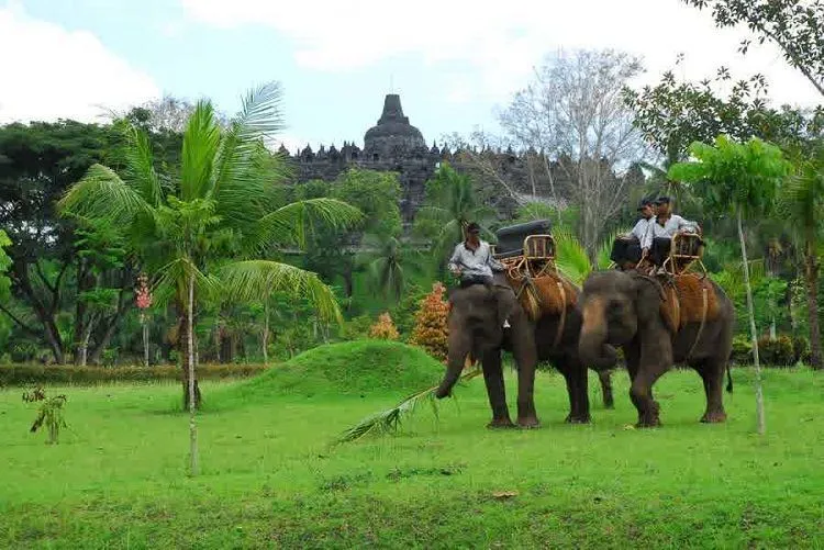6 Destinasi Di Indonesia yang Keelokannya Menyamai Tempat-Tempat Wisata Andalan Di Thailand 9