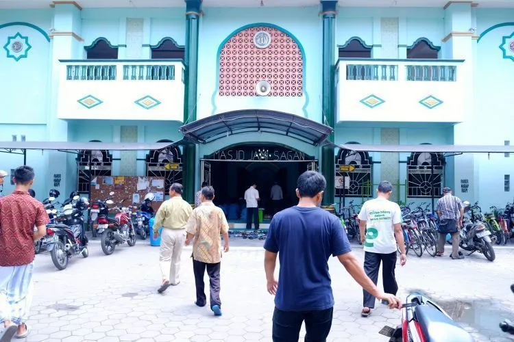 Bukti Kalau Sholat Jum'at Gak Ada Pengaruhnya Sama Tingkat Kegantengan Kamu 10