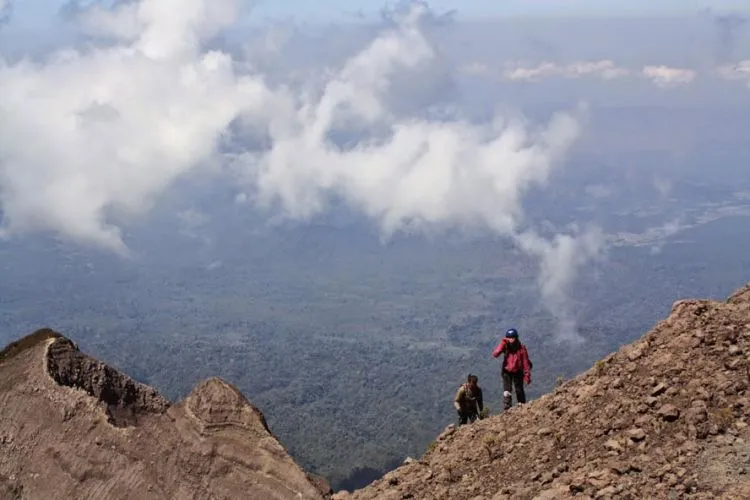 9 Gunung di Jawa Timur yang Paling Layak Dicumbui Kamu yang Hobi Mendaki 15