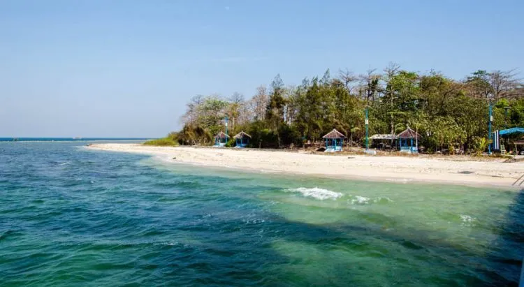 10 Pantai di Jawa Tengah yang Keren & Wajib Dikunjungi 18 pantai di jawa tengah