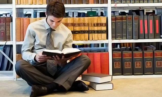 6 Hal yang Perlu Kamu Siapkan Sebelum Yakin Menjadikan Mahasiswa Hukum Sebagai Pasangan 9