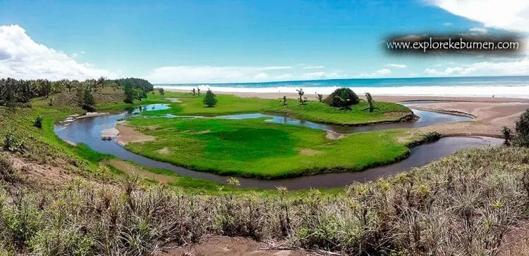 10 Pantai di Jawa Tengah yang Keren & Wajib Dikunjungi 13