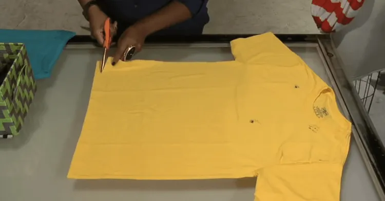 Cukup Dengan Gunting dan Kaos Bekas Saja, Tas yang Unik Sudah Bisa Kamu Punya 9