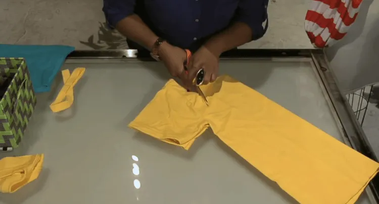 Cukup Dengan Gunting dan Kaos Bekas Saja, Tas yang Unik Sudah Bisa Kamu Punya 10