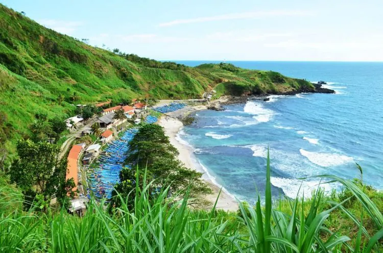 10 Pantai di Jawa Tengah yang Keren & Wajib Dikunjungi 11
