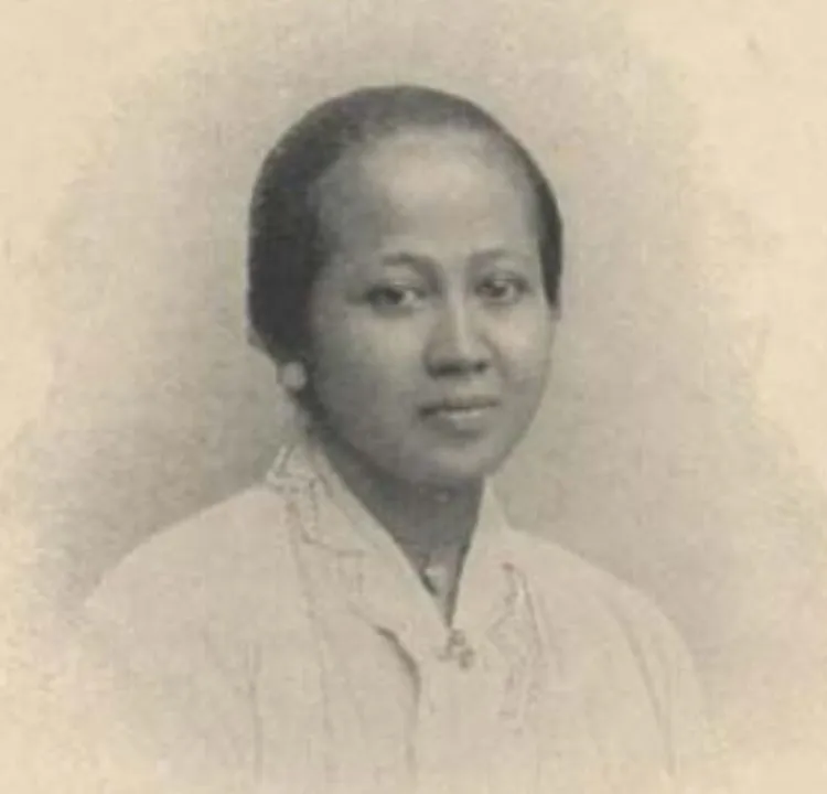 7 Alasan Kenapa Hari Kartini Identik Dengan Pakaian Adat 8