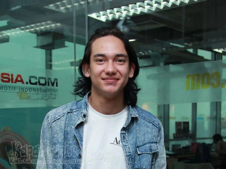 Kenapa Membaca (Bukan Menonton) Adalah Cara Terbaik Untuk Menikmati Karya Dee Lestari 19