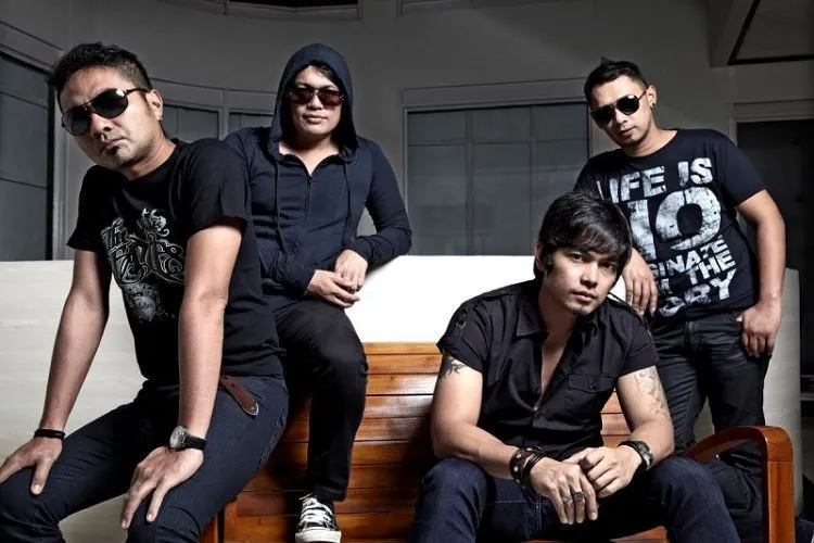Bingung Mau Ngasih Kejutan Apa Buat Nembak Cewek? Nyanyikan Lagu Aja, Bro! 26