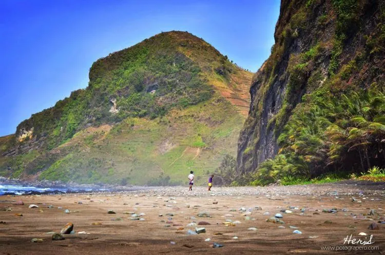10 Pantai di Jawa Tengah yang Keren & Wajib Dikunjungi 12