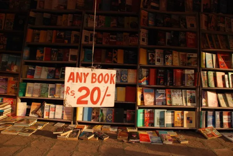 Saat Kita Terlalu Sibuk Dengan Gadget dan Semua Notifikasinya, Ada Buku yang Diam-diam Rindu Ingin Kembali Dibaca 7
