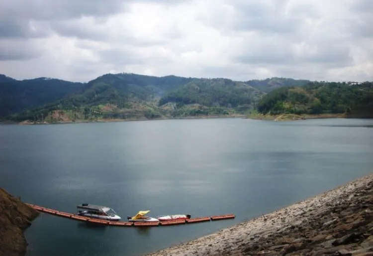 Destinasi Wisata Tulungagung, Sajikan Indahnya Pantai dan Candi 14