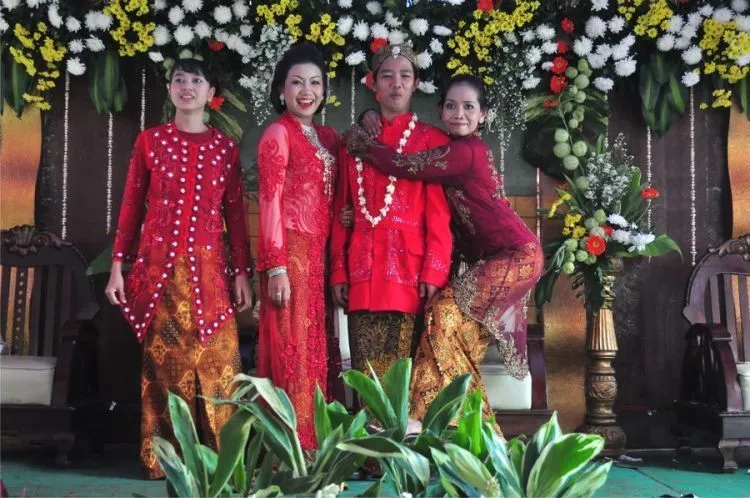 9 Foto yang Harus Kamu Miliki dari Momen Pernikahanmu Nanti 18