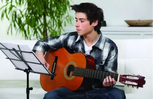 9 Tips Cepat Belajar Gitar untuk Pemula, Tanpa Kursus! 15