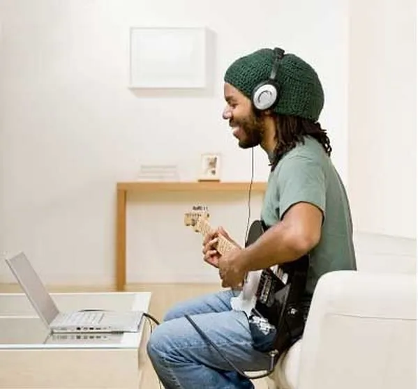 9 Tips Cepat Belajar Gitar untuk Pemula, Tanpa Kursus! 17 cara belajar gitar sendiri