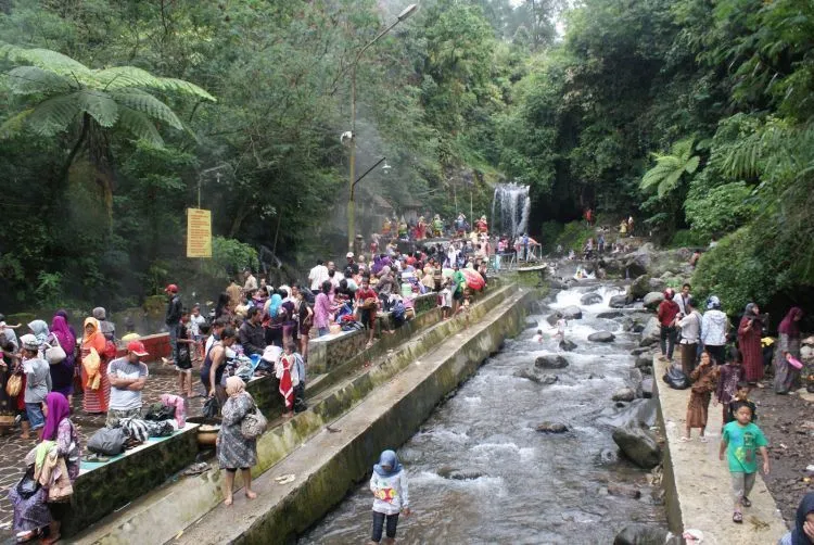 Destinasi Wisata Tegal, Nggak Hanya Terkenal dengan Warteg dan Ngapak Saja! 17