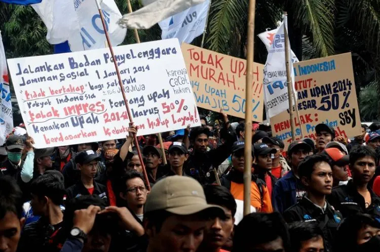 10 Barang yang Bisa Kamu Jual Saat Unjuk Rasa Hari Buruh 15