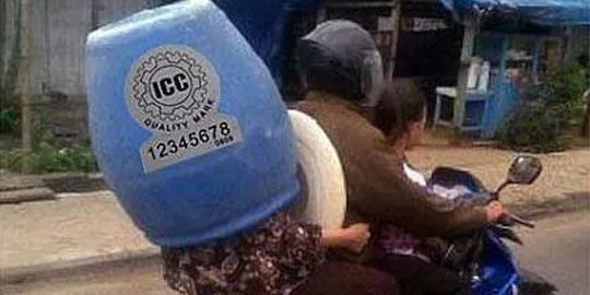 7 Alasan yang Menjawab Kenapa Ibu-ibu Naik Motor Akan Selalu Jadi Penguasa Jalanan 11