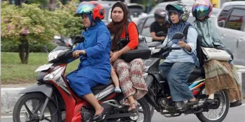 7 Alasan yang Menjawab Kenapa Ibu-ibu Naik Motor Akan Selalu Jadi Penguasa Jalanan 18