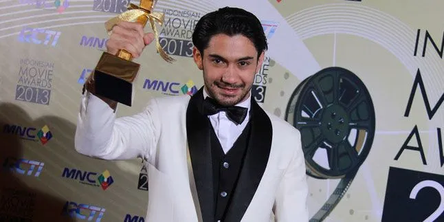 10 Alasan Kenapa Sutradara Indonesia Gak Punya Pilihan Lain Selain Reza Rahadian 26