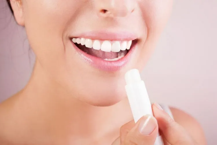 Nggak Suka Pakai Makeup? 7 Cara Ini Akan Membuat Kecantikanmu Tetap Terpancar 11