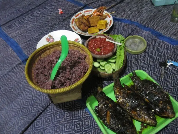 Daftar Kuliner Malam di Bandung yang Paling Enak 9