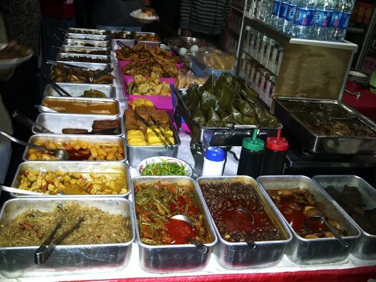 Daftar Kuliner Malam di Bandung yang Paling Enak 14