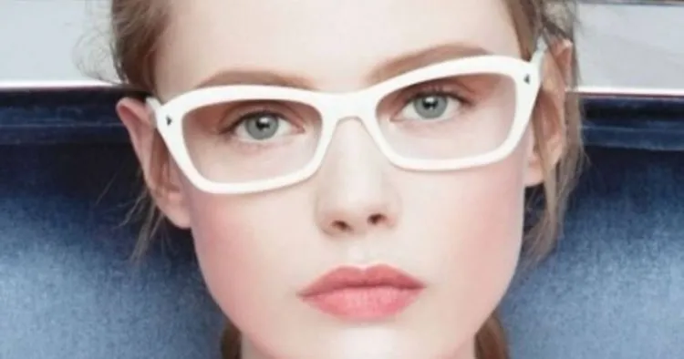 7 Tips Makeup agar Kamu Tetap Tampil Cantik dengan Kacamata 11