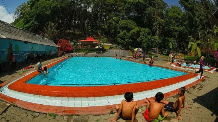 Saat Harus Memilih Menelusuri Pesona Malang dan Bandung, Kota Mana yang Akan Kamu Datangi Lebih Dulu? 30