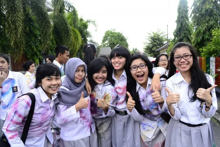 Mengapa Para Sahabatmu di Masa SMA Akan Menjadi Teman Sejatimu Selamanya 10